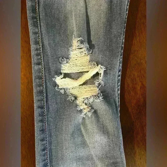 HOLLISTER ― 5 SHORT ― MID-RISE JEAN LEGGING Distressed Light Wash Jeans - Picture 6 of 13